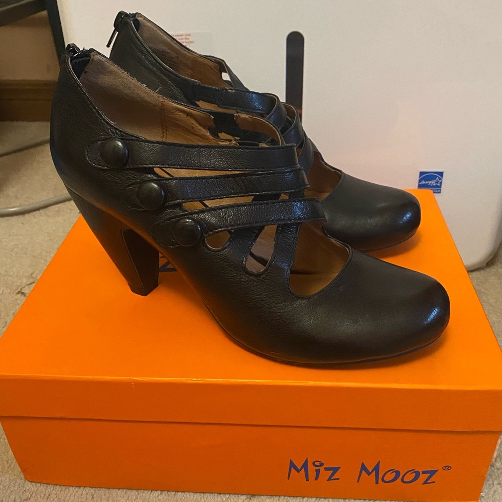 NEW IN BOX Miz Mooz Scarlett shoe